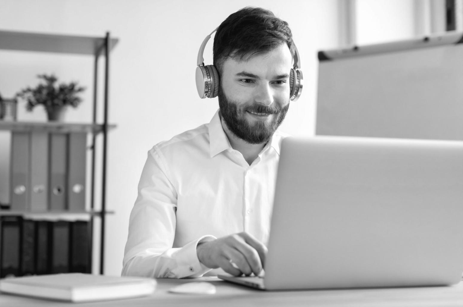Student studying English online
